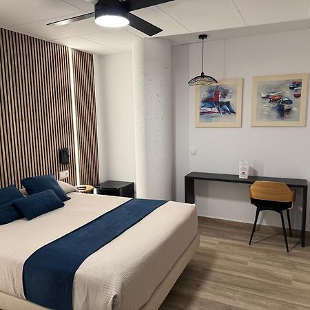 Pension Rovior Calafell Bagian luar foto