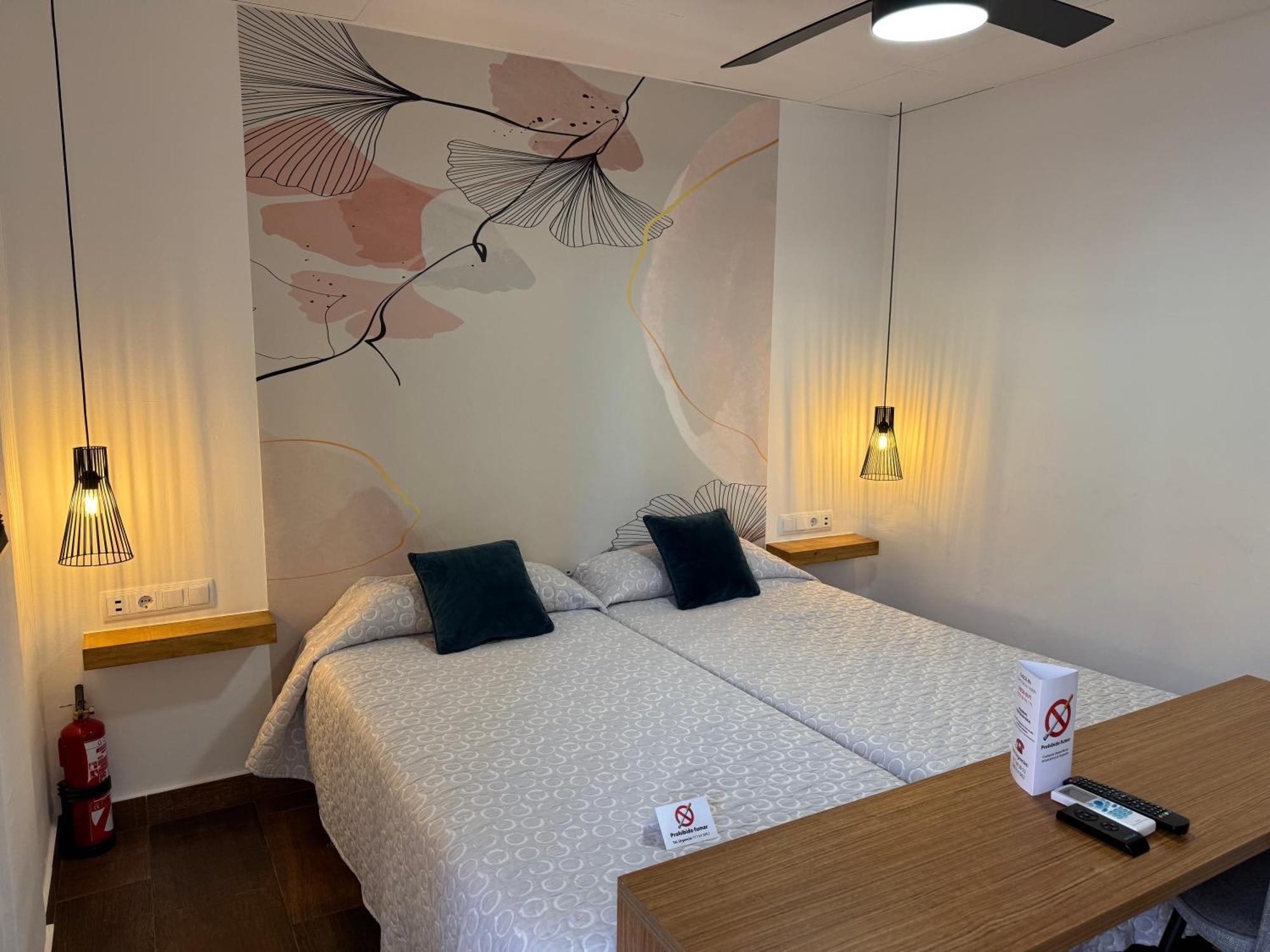 Pension Rovior Calafell Bagian luar foto
