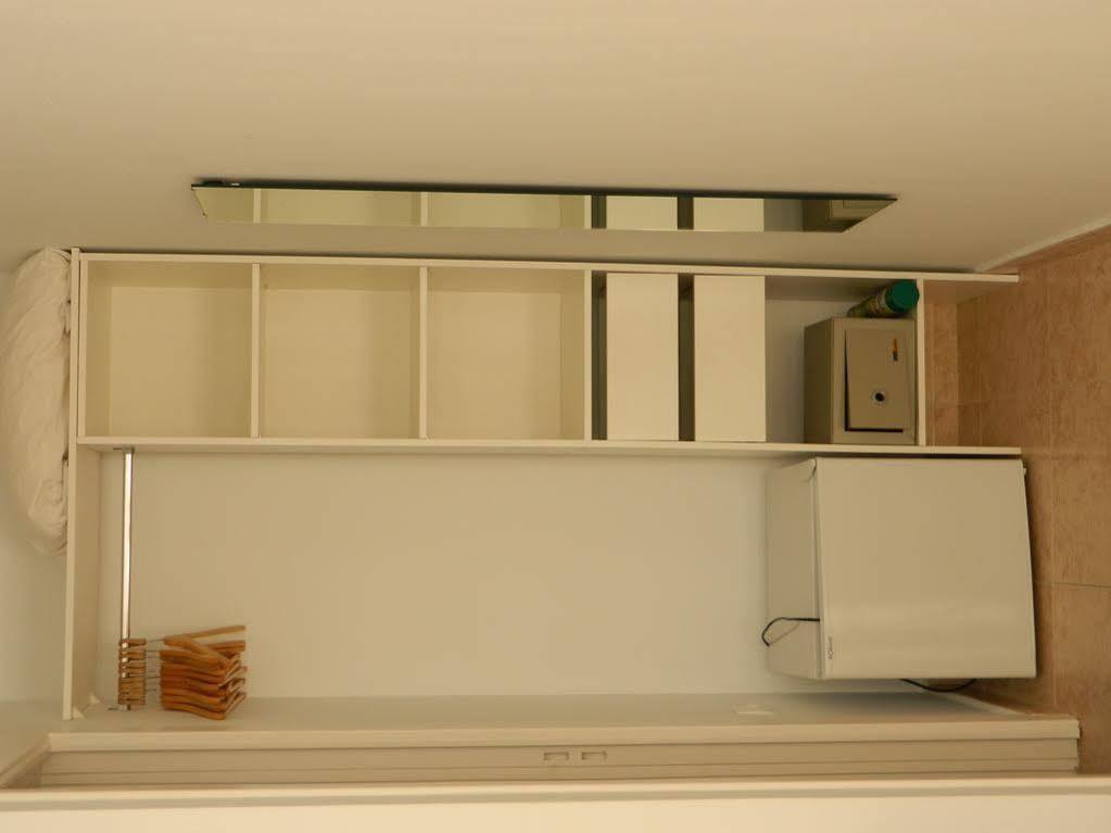 Pension Rovior Calafell Bagian luar foto